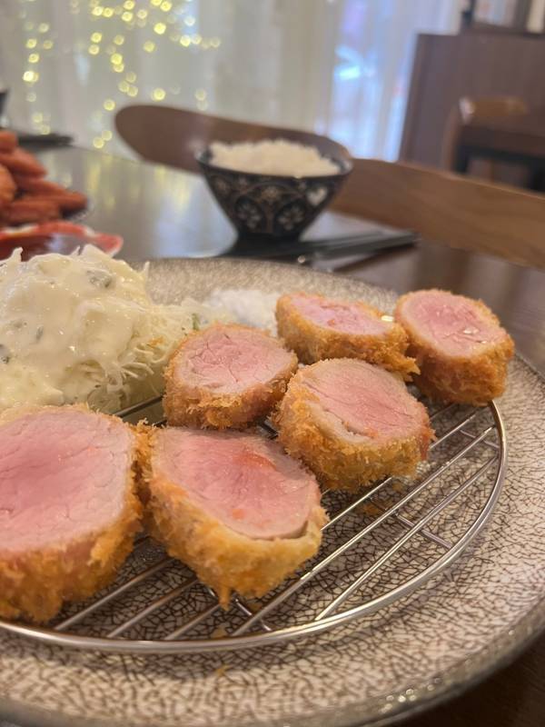 마싯내 등심돈까스 핑크빛 단면